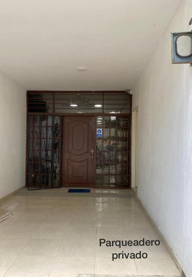 Con Aire Acondicionado Y Parqueadero Por Dias En Apartment